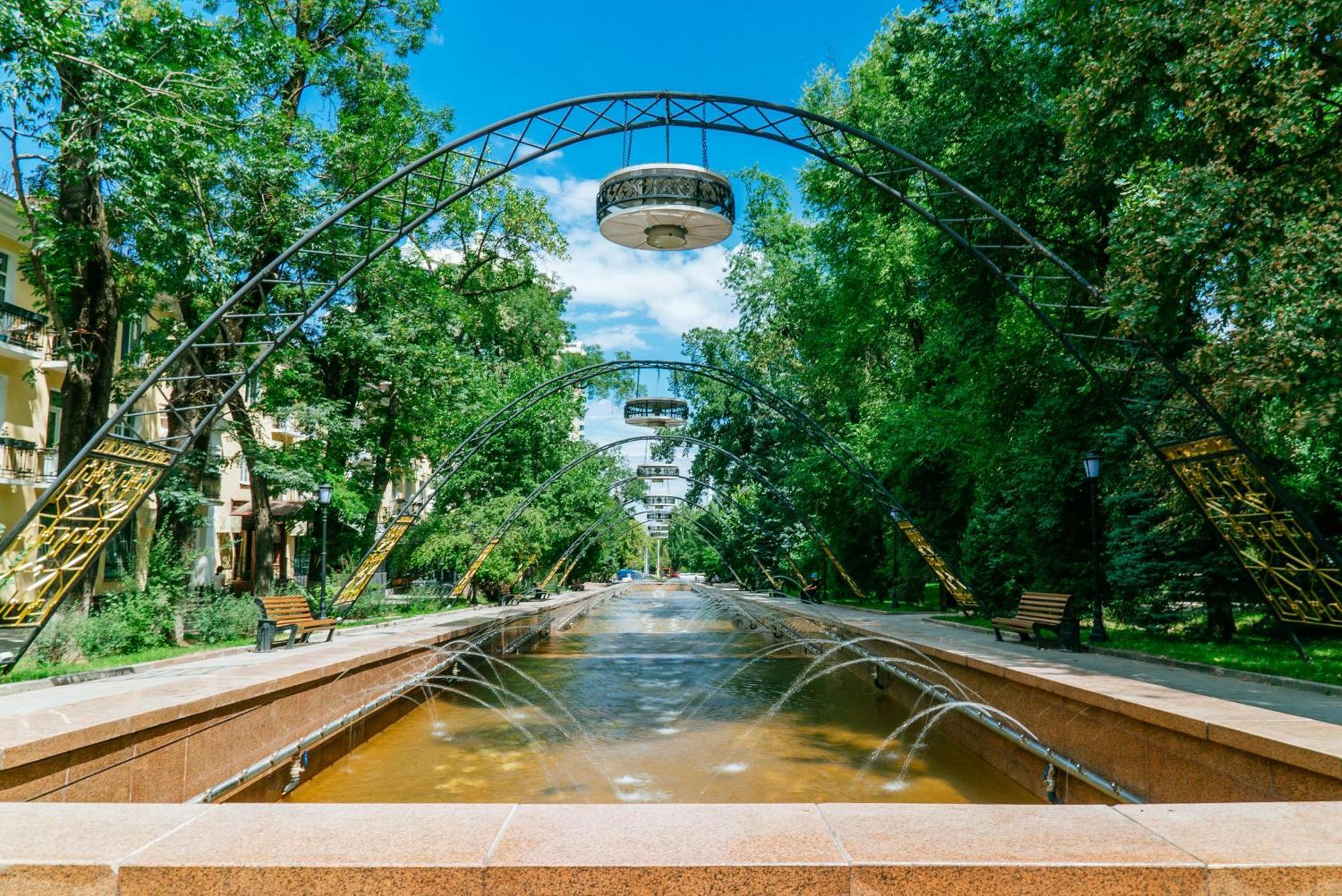 Nadezhda Apartments On The Nauryzbai Batyr 82 Almaty Exterior photo