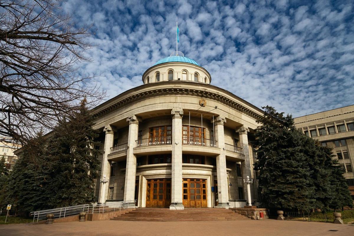 Nadezhda Apartments On The Nauryzbai Batyr 82 Almaty Exterior photo