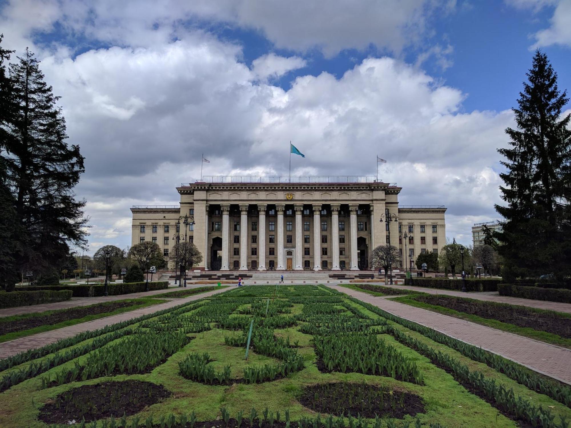 Nadezhda Apartments On The Nauryzbai Batyr 82 Almaty Exterior photo