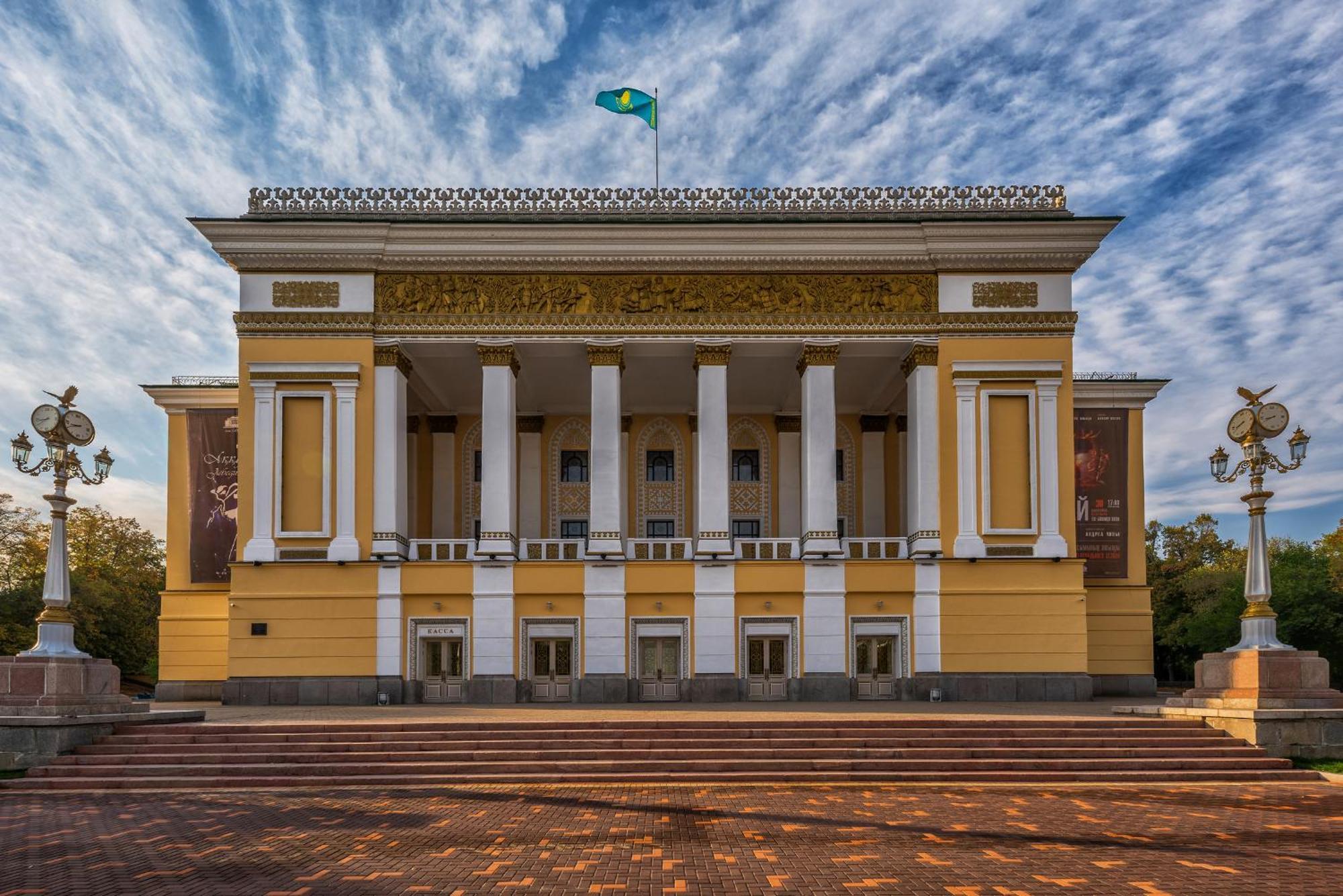 Nadezhda Apartments On The Nauryzbai Batyr 82 Almaty Exterior photo